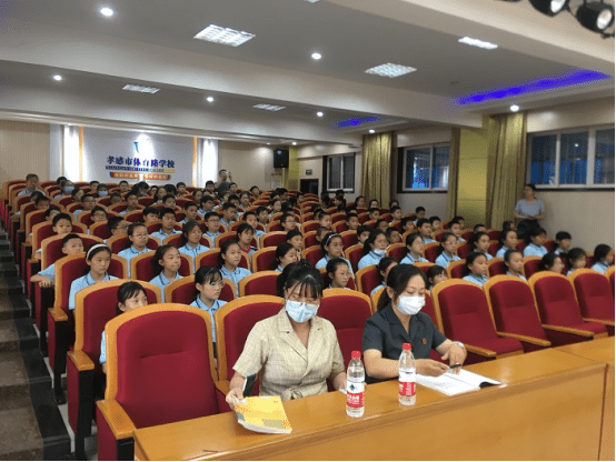 送法进校园：民法典，和学生同行266.png