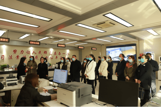 20211206朱颖颖、易小丽：孝感法院邀请代表委员开展人民法庭及优化法治化营商环境工作专项视察活动320.png