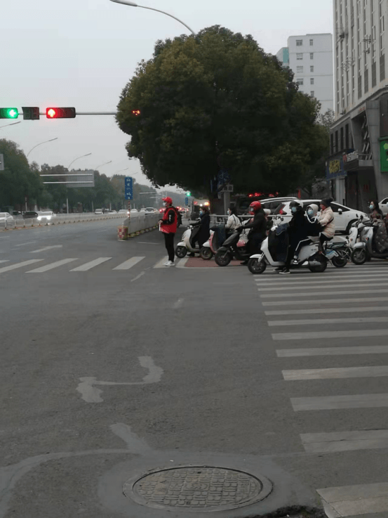 孝感中院组织开展“迎新春”交通文明劝导活动(2)146.png