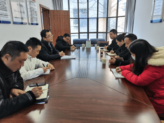 阳光少年异地打工误入歧途，缓刑期间本地法官温情帮教591.png