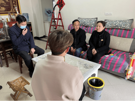 阳光少年异地打工误入歧途，缓刑期间本地法官温情帮教793.png