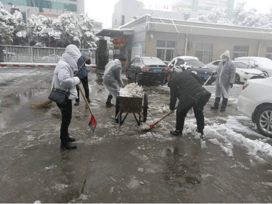 开工第一天，不忙团拜忙扫雪110.png