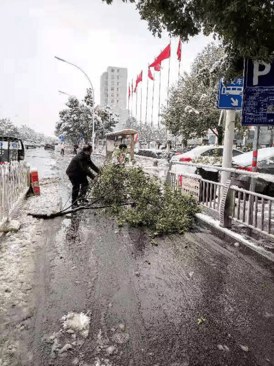 开工第一天，不忙团拜忙扫雪438.png