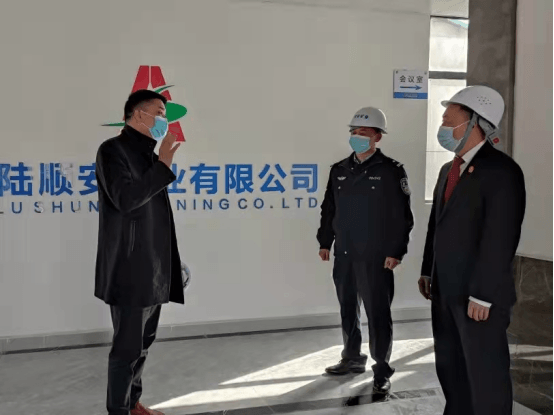 【走进人民法庭①】化解拖欠农名工工资纠纷快快快，走访问需企业面对面……383.png