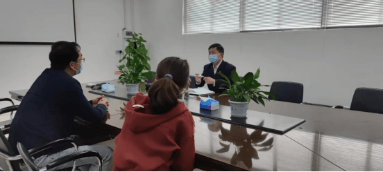 20220415胡红：走访企业“听心声” 纾困解难助发展349.png