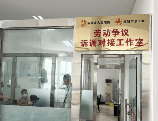 ”一站式“服务为农民工”隔空“讨薪184.png