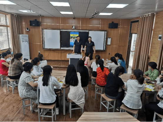 法律促教育 合力护少年87.png