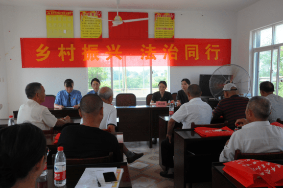 送法进村察民情 法治护航促振兴(定稿)416.png