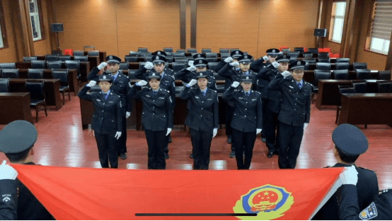 警徽闪耀载使命，旗帜飘扬见忠诚——云梦法院法警大队开展9•18爱国主题活动311.png