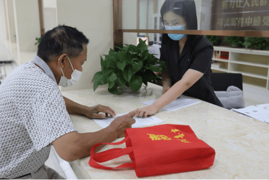 做好“加减乘除”！云梦法院“隔空+即日”胜诉退费在线服务模式让当事人“退费无忧”891.png