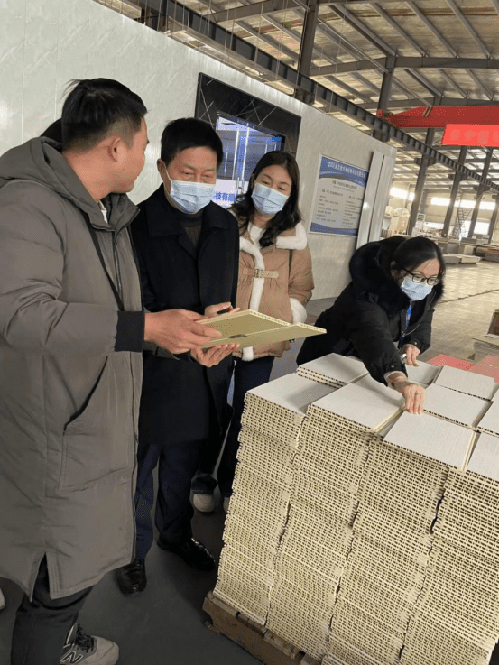 20221205民二庭潘洁刘姮：走访企业解难题  提供服务助发展106.png