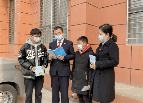关爱困境儿童 传递司法温情——汉川法院少年法庭开展困境儿童慰问活动161.png