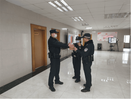 20230112法警支队新闻媒体中心刘加鹏李洁：系好从警第一扣  迈稳从警第一步——孝感中院法警支队开展新警业务培训考核813.png