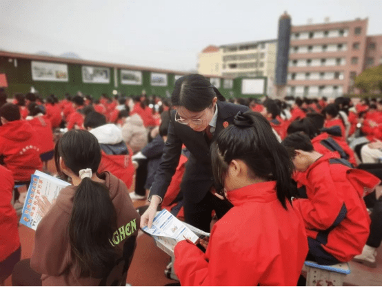 （2.17）法治安全护青苗 合力献上开学礼301.png