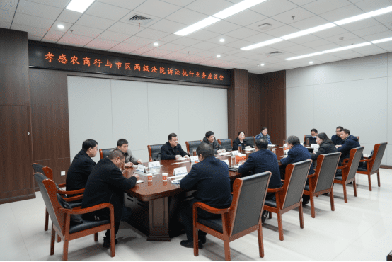 护航金融暖“银”心 锦旗传递法银情378.png