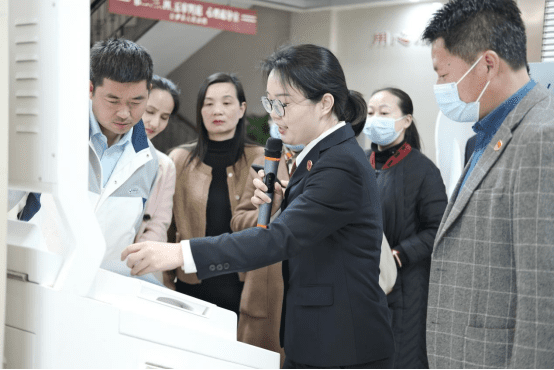20230228冷文杰陈诚：全国、省、市人大代表进法院 近距离感受“一站式”建设成果173.png