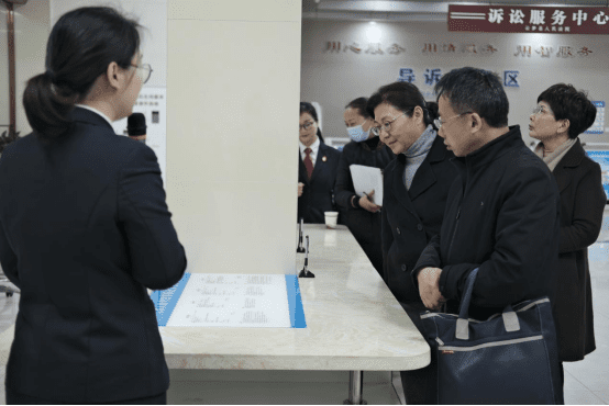 20230228冷文杰陈诚：全国、省、市人大代表进法院 近距离感受“一站式”建设成果175.png