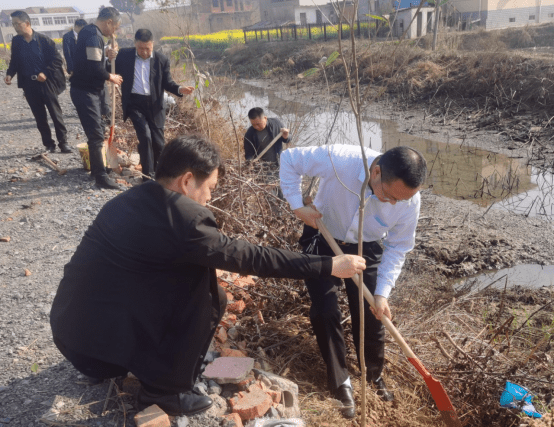 【学习雷锋活动周】春暖三月芳菲日 植树护绿正当时 孝南区法院开展义务植树活动160.png