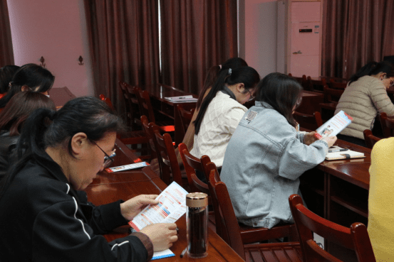 20230320民一庭余希：阳春三月 法护芳华 孝感市中级人民法院到省核工业地质局开展女职工普法宣传讲座核能地质局法治宣传494.png