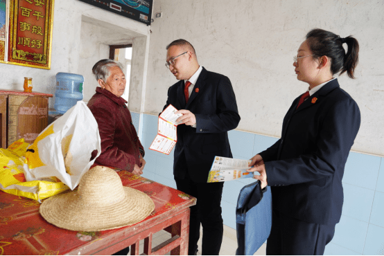 汉川法院：春来普法到农家341.png