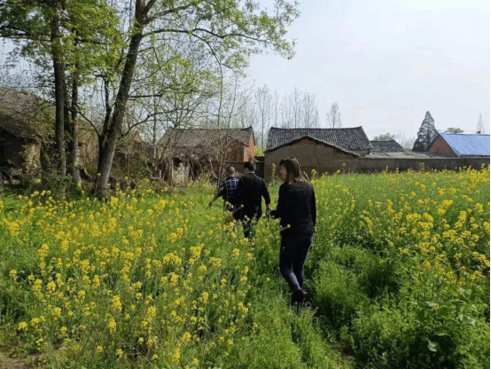 20230412张雨馨余希：庭审面场圃 以案话法治 应城法院杨河法庭发挥人大代表“家站”作用送法进乡村313.png