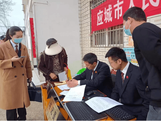20230412张雨馨余希：庭审面场圃 以案话法治 应城法院杨河法庭发挥人大代表“家站”作用送法进乡村1080.png