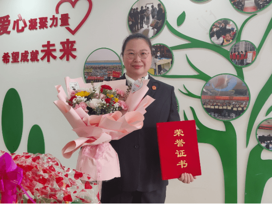 （4.27）大悟法院江丽法官荣获“孝感市五一劳动奖章”210.png
