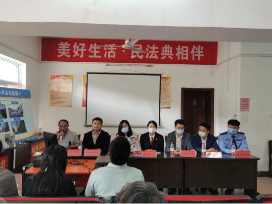 孝感中院投稿：“美好生活·民法典相伴” 进社区 进校园 普法宣传不停歇275.png